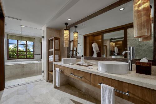 a bathroom with two sinks and a large mirror at Grand Hyatt Bali in Nusa Dua