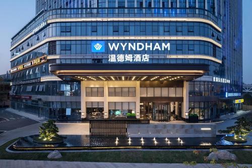 Bangunan di mana terletaknya hotel