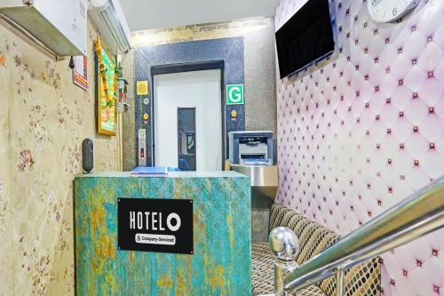 an entrance to a hotel room with a ticket machine at Hotel O Yugantar Palace in Gwalior