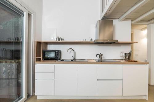 Dapur atau dapur kecil di Rotondo Dream Suite with Shared Pool