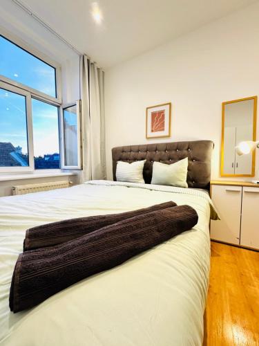Voodi või voodid majutusasutuse Comfy & Cozy 4BR Shared Apt next to Kaufpark Alterlaa toas