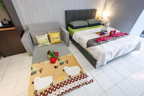 a bedroom with a bed and a table with a rug at 5mins to Sunway Pyramid #Subang SS15 Cozy Studio Menara Rajawali in Subang Jaya