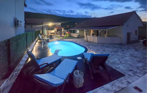 Kolam renang di atau dekat dengan Stunning Home In Kricke