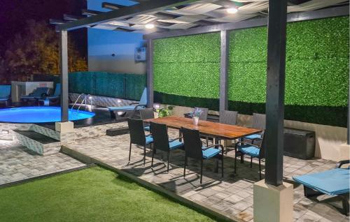 Kolam renang di atau dekat dengan Stunning Home In Kricke