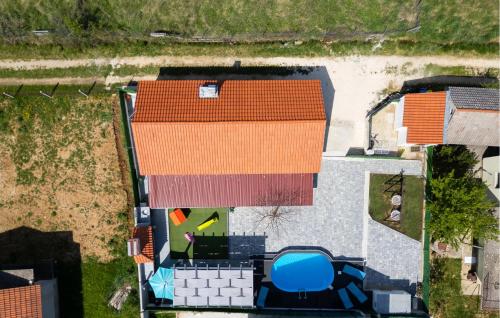 Kolam renang di atau dekat dengan Stunning Home In Kricke