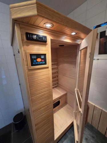 Fotografie z fotogalerie ubytování Große Familienvilla mit privat innen Jacuzzi & Sauna v destinaci Tzummarum