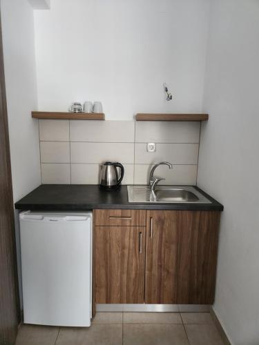 Кухня или мини-кухня в Tarra Rooms and Apartments
