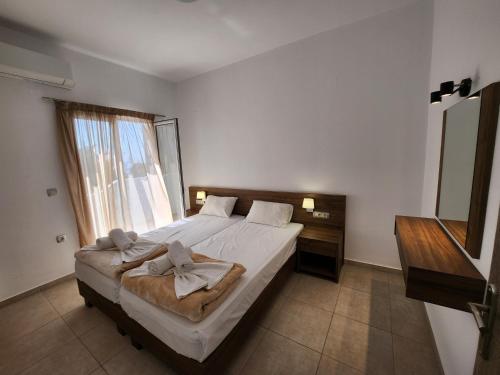 Кровать или кровати в номере Tarra Rooms and Apartments