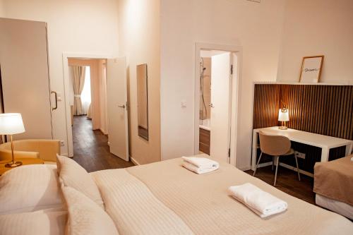 Ένα ή περισσότερα κρεβάτια σε δωμάτιο στο Luxury Modern Designed Oldtown Apartment