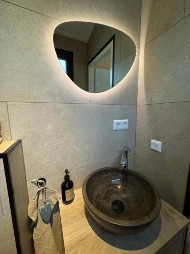 Ένα μπάνιο στο Tinyhouse NaNo