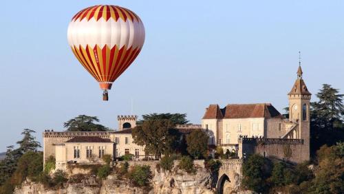 Φωτογραφία από το άλμπουμ του Gîtes sur Le Causse de St CHELS, charme sport et détente σε Saint-Chels