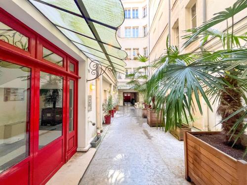 Urban Flat 67 - Spacious Flat in Central Paris