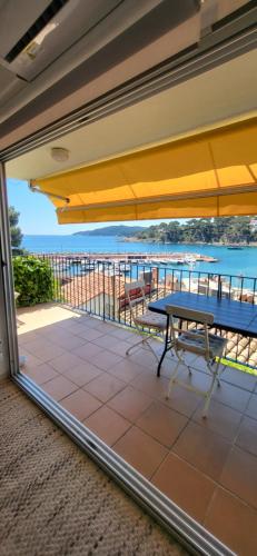 Apartment in front of the sea