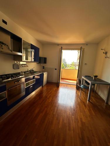 Dapur atau dapur kecil di Appartamento luminoso