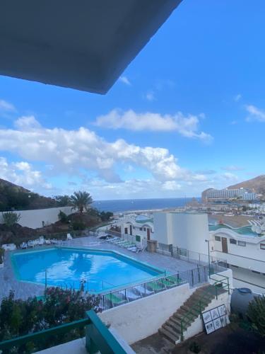 a view of the pool from the balcony of a resort at CascadaSol in Mogán