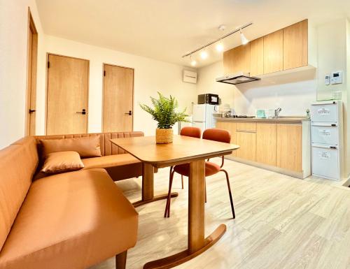 a living room with a couch and a table at F Hotel 新築アパート 近くに品川と羽田空港 无料駐車場予約必須 in Tokyo