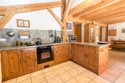 Køkken eller tekøkken på Chalet des Cimes