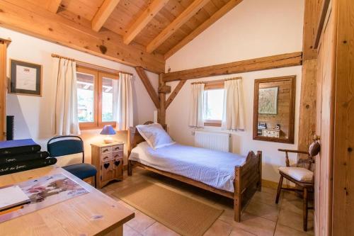 Ένα ή περισσότερα κρεβάτια σε δωμάτιο στο Chalet des Cimes