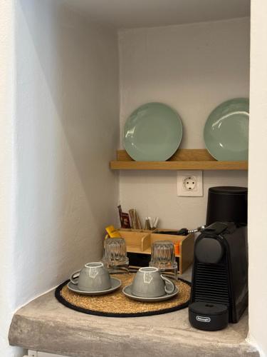 a counter with two plates and two bowls on it at Fratelli Family Rooms in Tinos Town