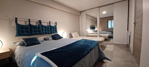 Ένα ή περισσότερα κρεβάτια σε δωμάτιο στο Appartement entre Sisteron et Gorges de la Méouge " Les Hauts de Toscane "