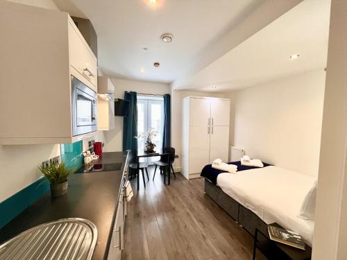 Postel nebo postele na pokoji v ubytování Fox House Studios, Aparthotel