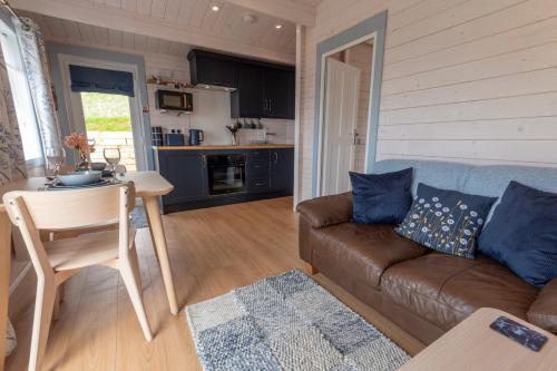 Kuchyň nebo kuchyňský kout v ubytování Aird Cabins