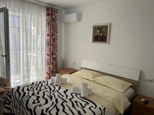 a zebra print bed in a bedroom with a window at FLH - Apartament Kathy Sibiu in Turnişor