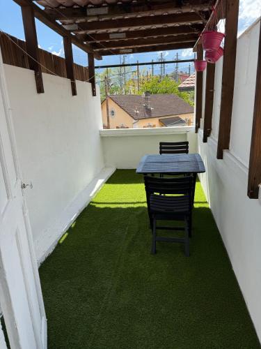 Photo de la galerie de l'établissement Chambres spacieuses proche Genève, à Bellegarde-sur-Valserine