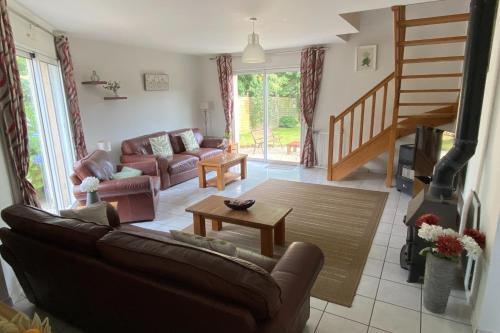 Photo de la galerie de l'établissement Cosy 3-Bed Retreat -Garden Play Area Bbq & Beach, à Pludual