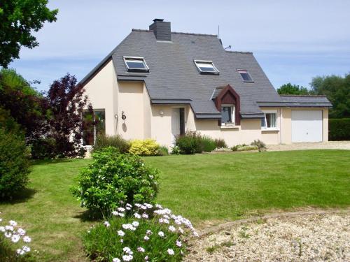 Cosy 3-Bed Retreat -Garden Play Area Bbq & Beach