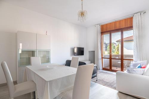 Телевизор и/или развлекательный центр в Palladio Retreat Flat, best comfort in Vicenza