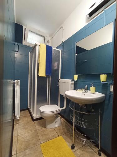 a bathroom with a toilet and a sink at Ortacolorhome BlueHome-Boleto in Madonna del Sasso