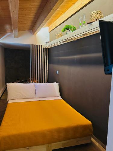 a bedroom with a yellow bed in a room at Spera Luxury Palermo & SPA in Palermo