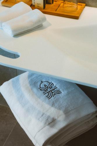 a towel on a table with a symbol on it at Le Berceau de La Source in Bagnères-de-Bigorre