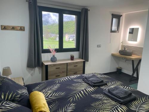 Cama o camas de una habitación en Gîte L'Après-Ski, Spa, Spacieux