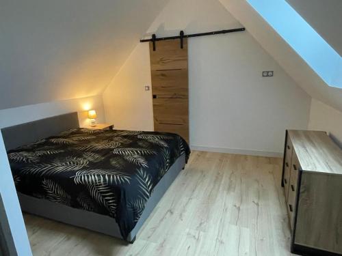 Cama o camas de una habitación en Gîte L'Après-Ski, Spa, Spacieux