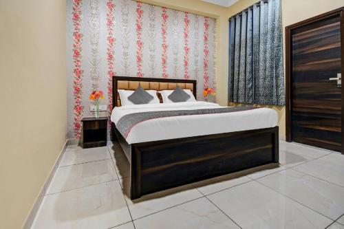 a bedroom with a large bed and a window at Collection O Aloft in Jaipur