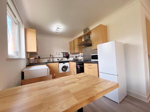 Quiet 2 bedrooms and 2 bathrooms with free parking photo 14
