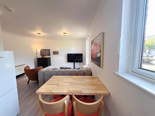 Quiet 2 bedrooms and 2 bathrooms with free parking photo 12