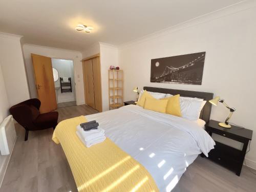 Quiet 2 bedrooms and 2 bathrooms with free parking photo 13