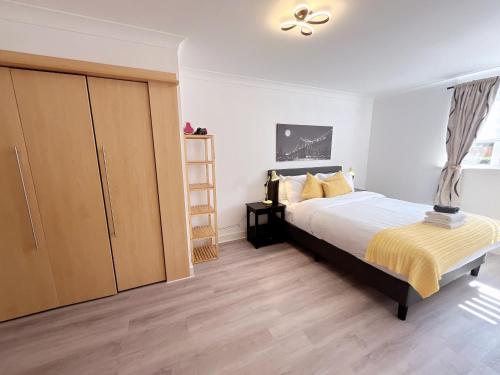 Quiet 2 bedrooms and 2 bathrooms with free parking photo 3