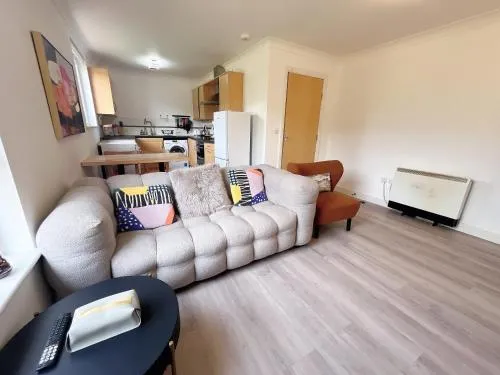 Quiet 2 bedrooms and 2 bathrooms with free parking photo 1