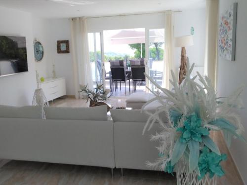 Χώρος καθιστικού στο Maison vue mer avec piscine et jardin verdoyant à Platja d'Aro