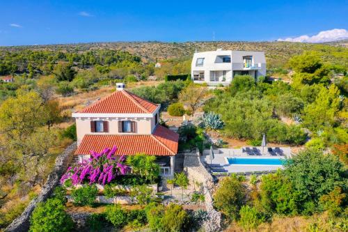 Bazén v ubytování Villa Fortica nebo v jeho okolí