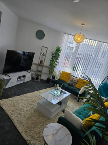 Μια τηλεόραση ή/και κέντρο ψυχαγωγίας στο Glams luxury flat