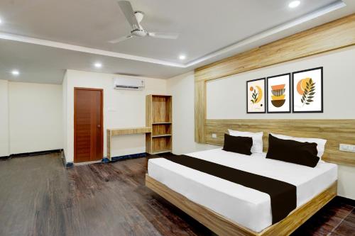 a bedroom with a large bed in a room at FabHotel Cube in Maula Ali