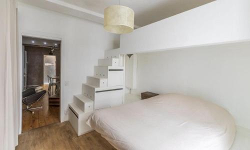 Beautifully renovated 17th Paris apartment