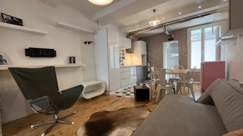 Beautifully renovated 17th Paris apartment