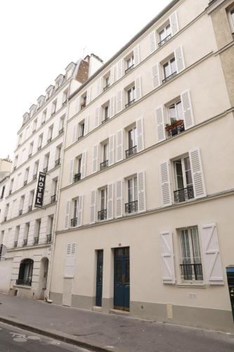 Beautifully renovated 17th Paris apartment