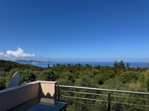 a view of the ocean from a balcony at Markulata in Khalikerí